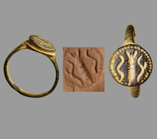 Ancient Near Eastern Bronze Signet Ring Centipede Holy Bird Masopatamia Aritfact