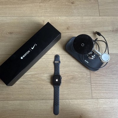 Apple Watch Series 4 Nike Edition 44mm Top Zustand inkl. Ladeständer