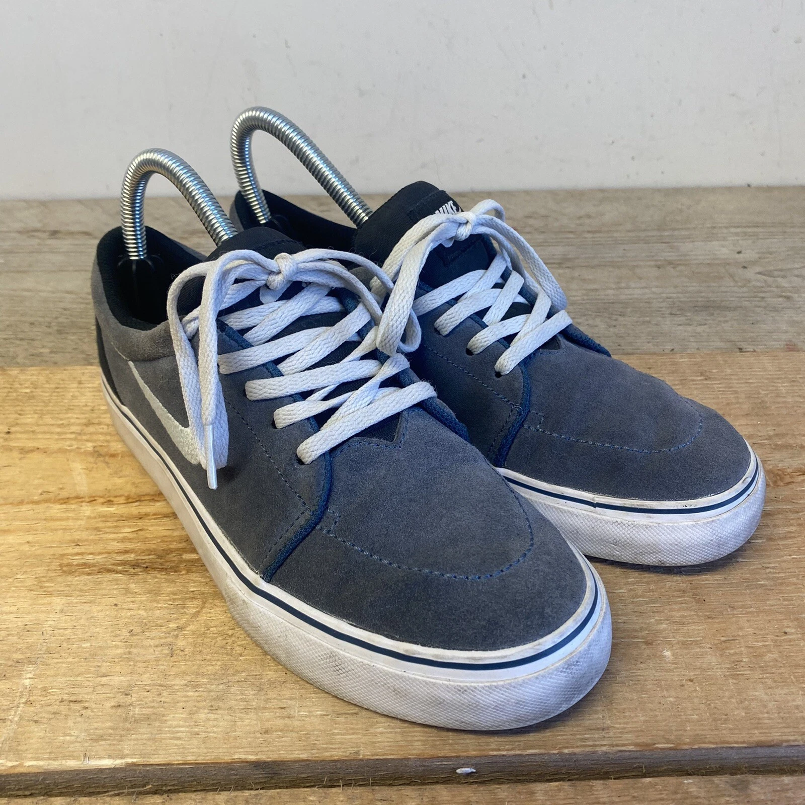 Nike Satire SB scarpe da ginnastica giovanili taglia 5 grigio scamosciato sneakers skate