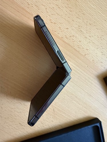 Samsung Galaxy Z Flip 5 128 GB schwarz - Bild 4 von 10