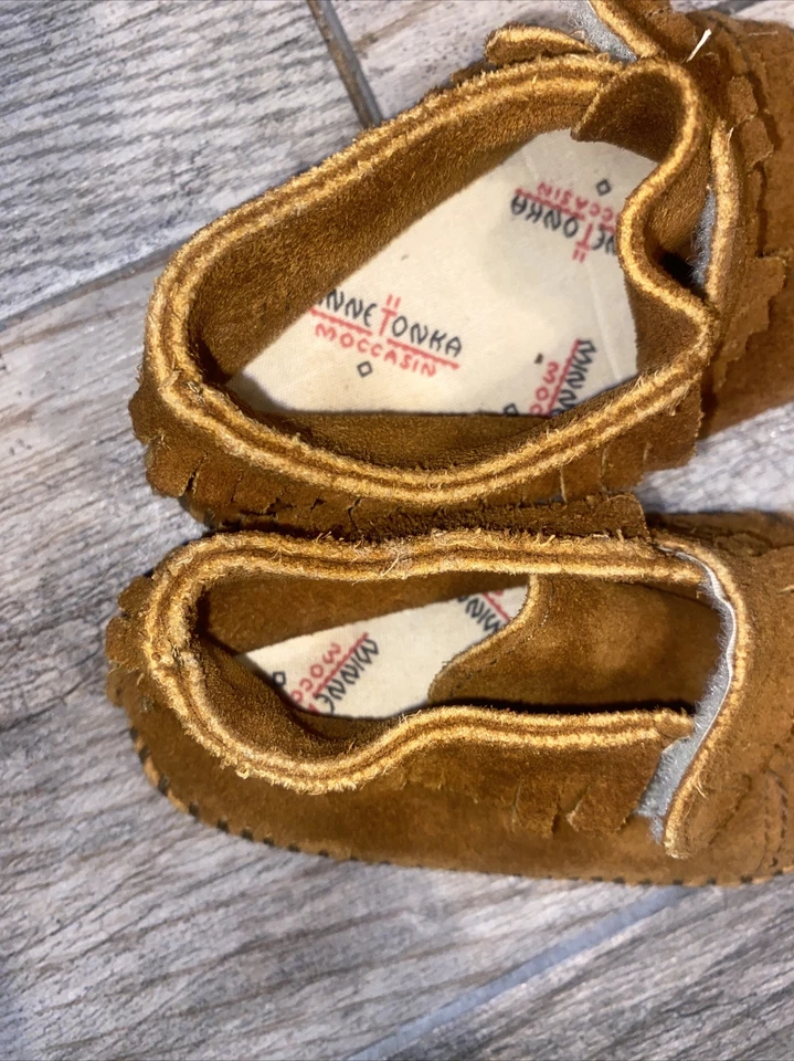 Minnetonka Baby Front Strap Moccasin Booties Size Brown Fringe Suede Sz 5 - Image 2 of 3