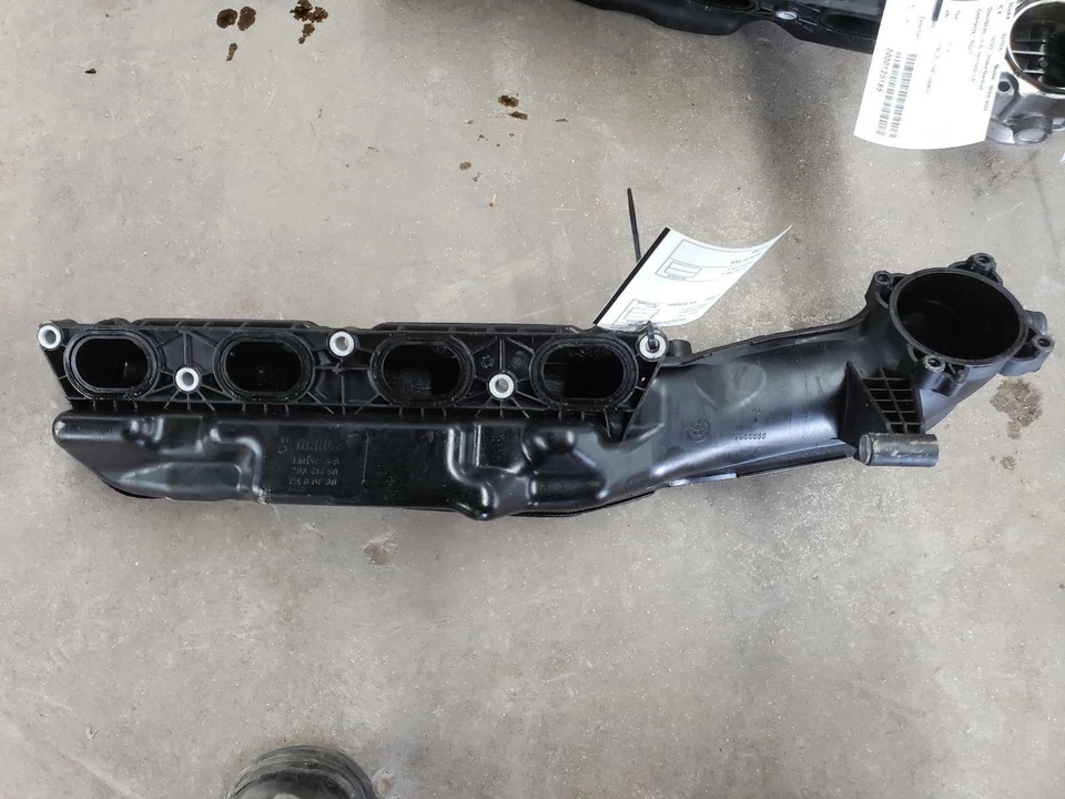 10 11 12 13 14 Colector de admisión izquierdo BMW X6M (4,4 L, doble turbo) Foto 2 de 3