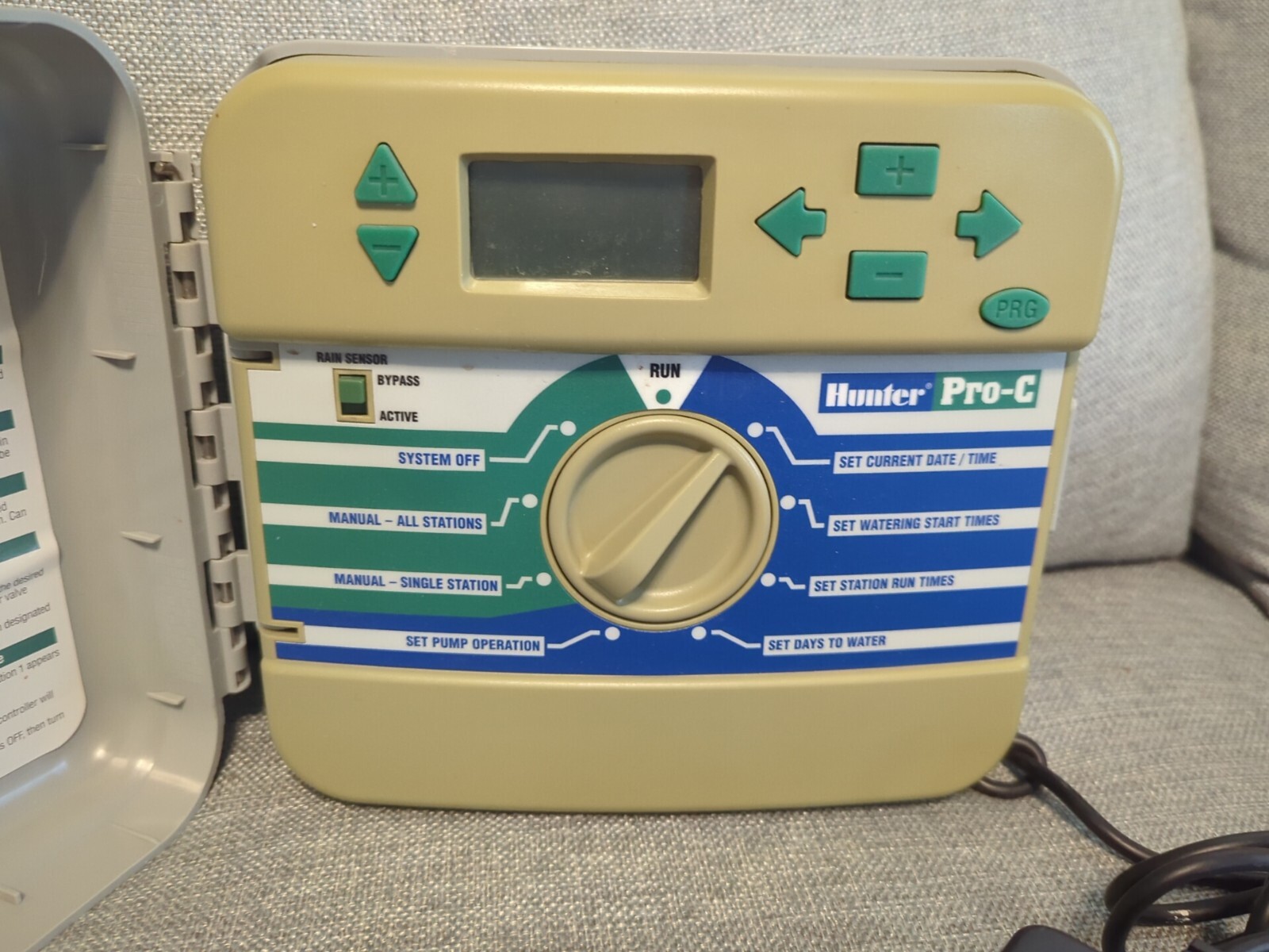 hunter-pro-c-model-pc-300i-lawn-sprinkler-timer-control-box-6-zones-ebay