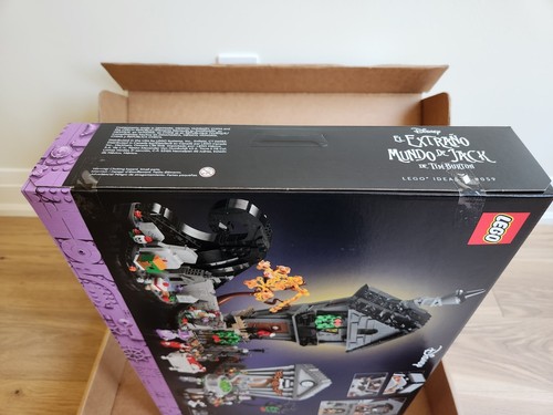 Lego Disney Tim Burtons The Nightmare Before Christmas 21351 in der Hand Neu - Bild 3 von 5