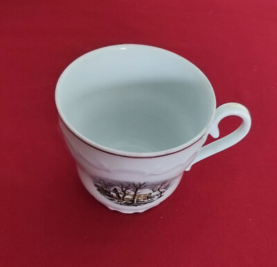 Tasse CROWN Created Exclusively For Avon. Wintermotiv Porzellan. Kaffeetasse.