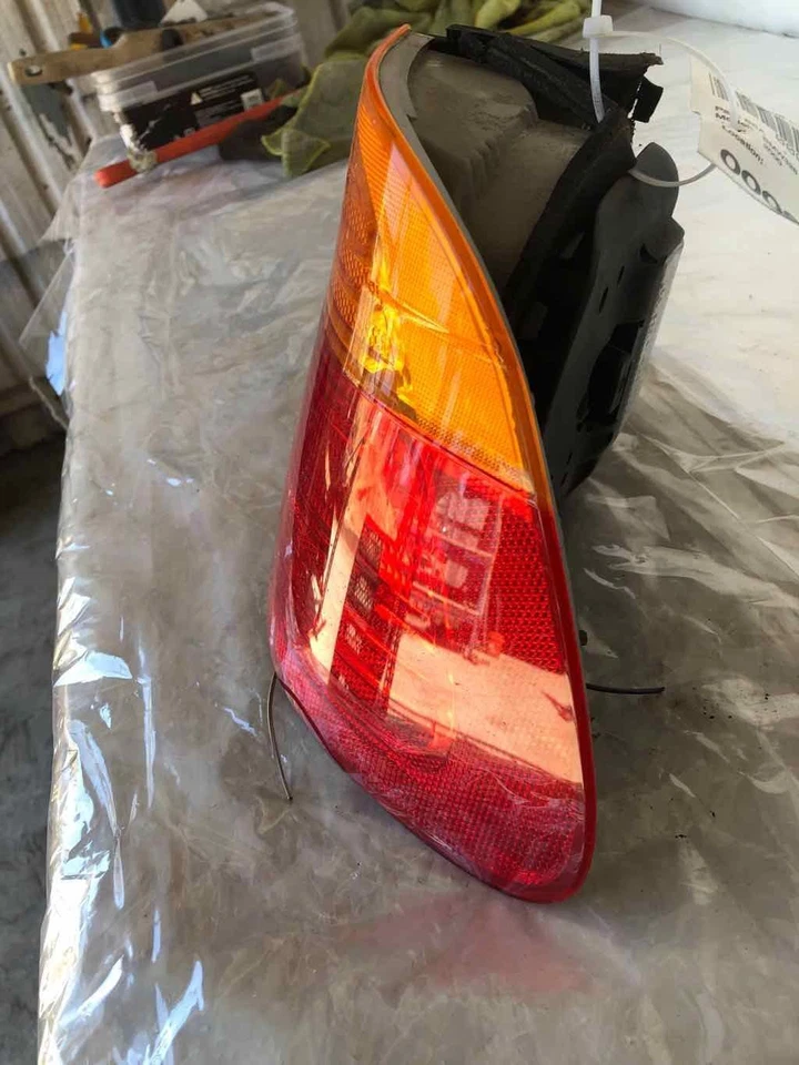 BMW SERIE 3 328CI 2000 luz trasera lámpara cuarto panel montado pasajero derecho derecho derecho Foto 2 de 4