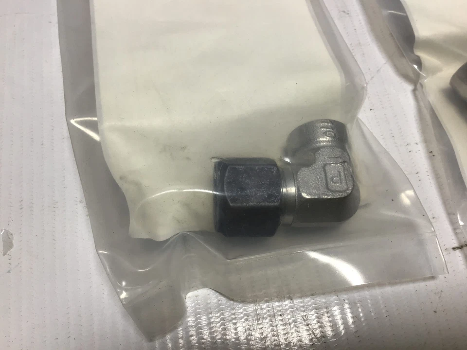 Parker 8-4 DBZ-SS Stainless Fittings Compression to Pipe 1/4” - Image 3 of 4