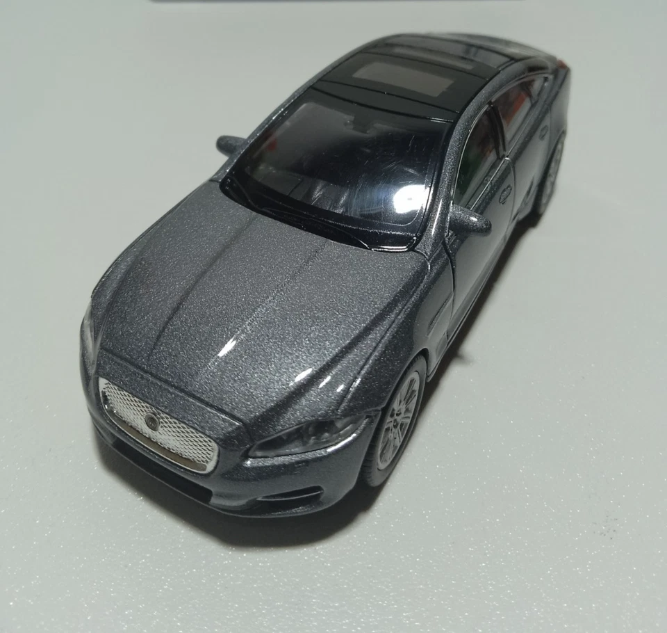 2010 Jaguar XJ  Modellauto #W004 - Bild 2 von 4