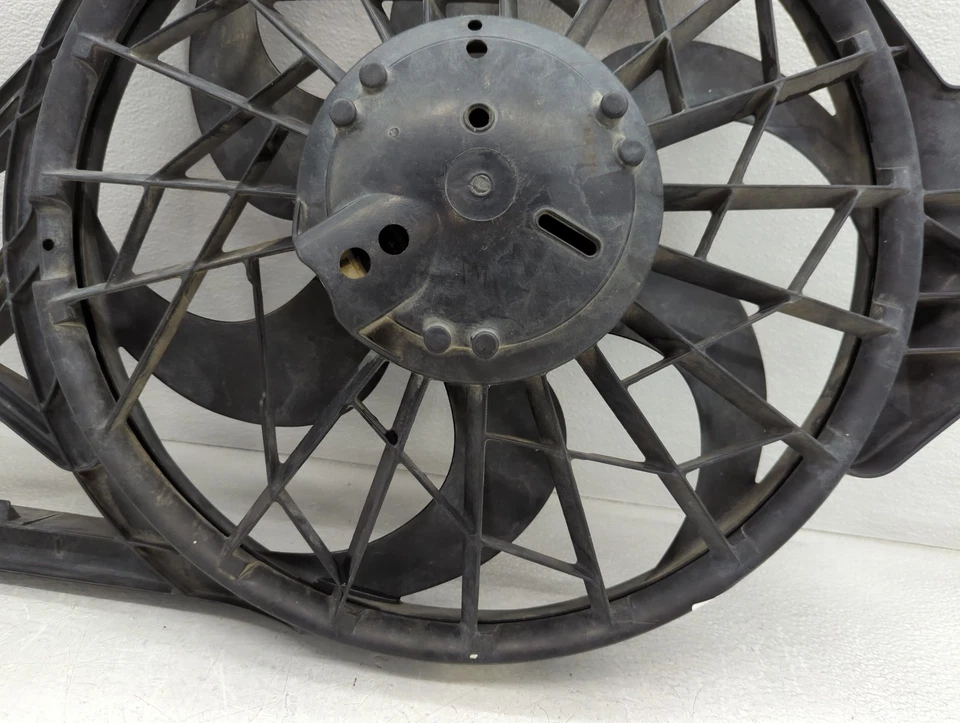 Левый мотор вентилятора радиатора в сборе для Ford Mustang 1998-1998 годов выпуска RRHYQ - Изображение 3 из 4