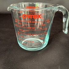 PYREX Measuring 2 Cup Glass 16oz RED Lettering Made in USA