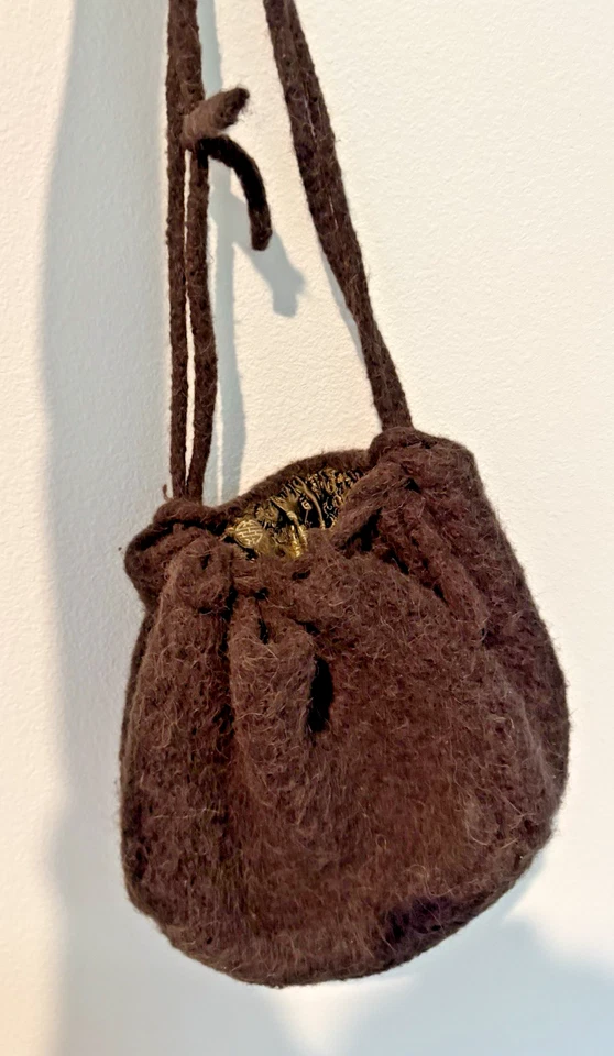 Bolso de Hombro Hecho a Mano de Fieltro Lana con Cordón con Forro Dorado Satinado Boho Artesano Foto 4 de 4