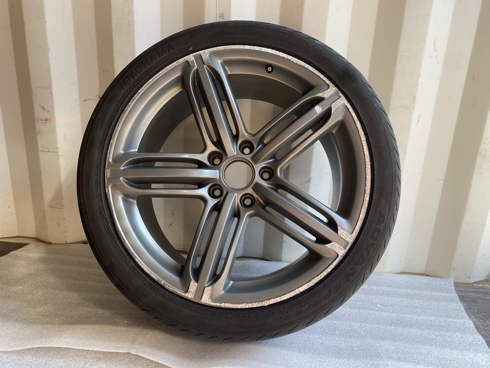 ALLOY WHEEL AUDI Q7 21 Inch Rim 5x130 ET44 4L0601025AL / AE - Buckled + Kerbed 