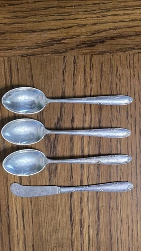 VINTAGE TOWLE STERLING TEASPOONS (3) AND KNIFE MADEIRA