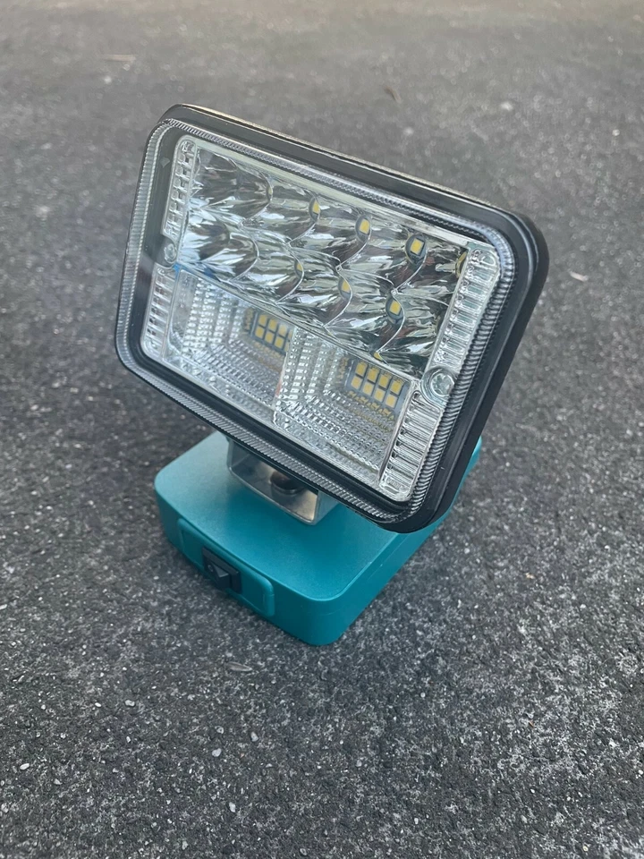 Luz de Trabajo Makita 18V Li-ion, 2ª Gen, 26 LED, Protección Baja Tensión Foto 4 de 4