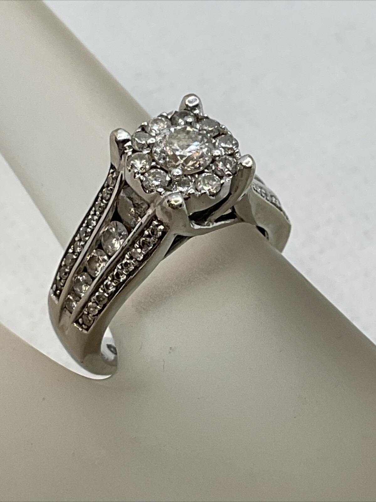 GORGEOUS Solid 10K White Gold Solitaire Round & D… - image 1