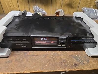 Vintage Sansui T-700  Quartz PLL Synthesizer AM/FM Stereo Tuner Works