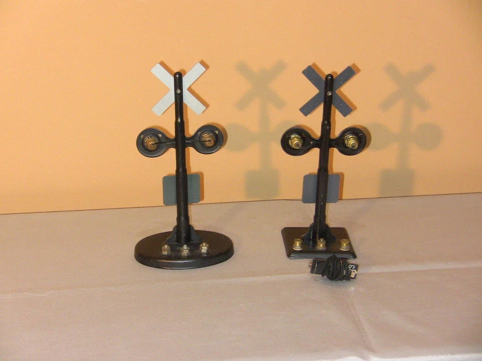 Two Marx Vintage 1950’s #423 Twin Crossing Flasher, OB ~ both works - Image 3 of 4