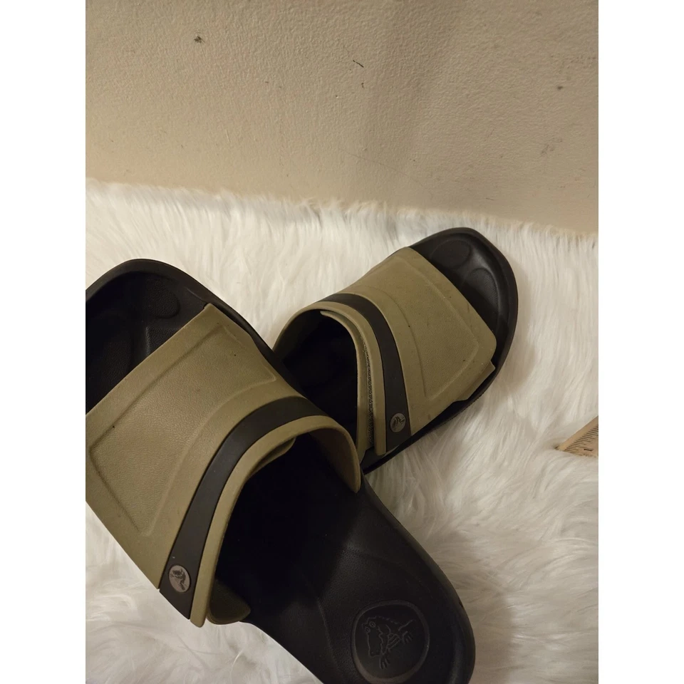 Мужские тапочки-шлепанцы Crocs коричневые и желтовато-коричневые размер 12 - Изображение 3 из 4