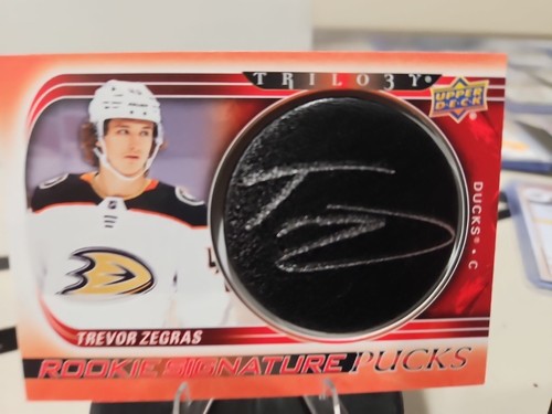22-23 Upper Deck Trilogy Trevor Zegras Rookie Signature Pucks Auto - Picture 3 of 6