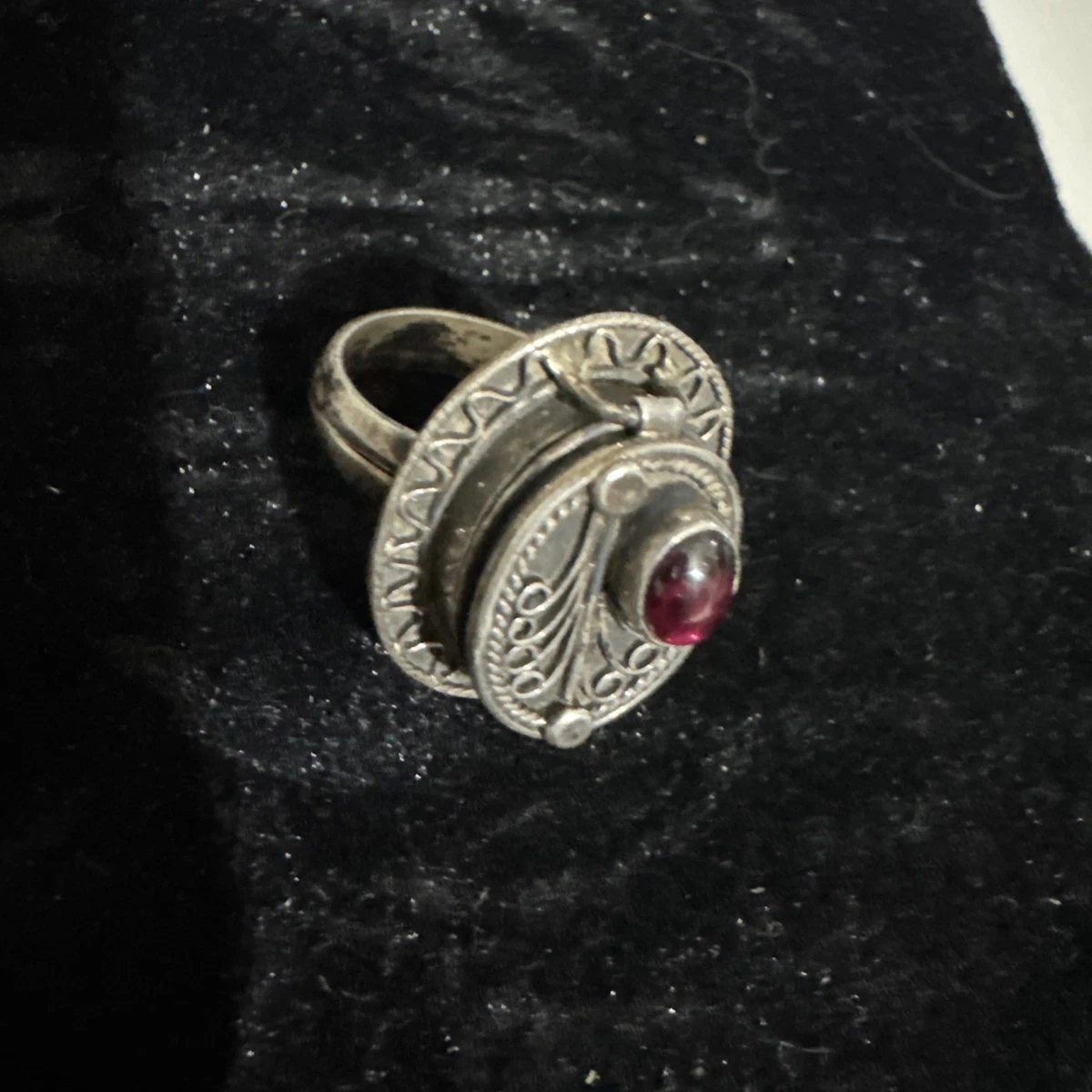 25+ Vintage Poison Ring In Retro Fine Rings for sale | Updated Oct