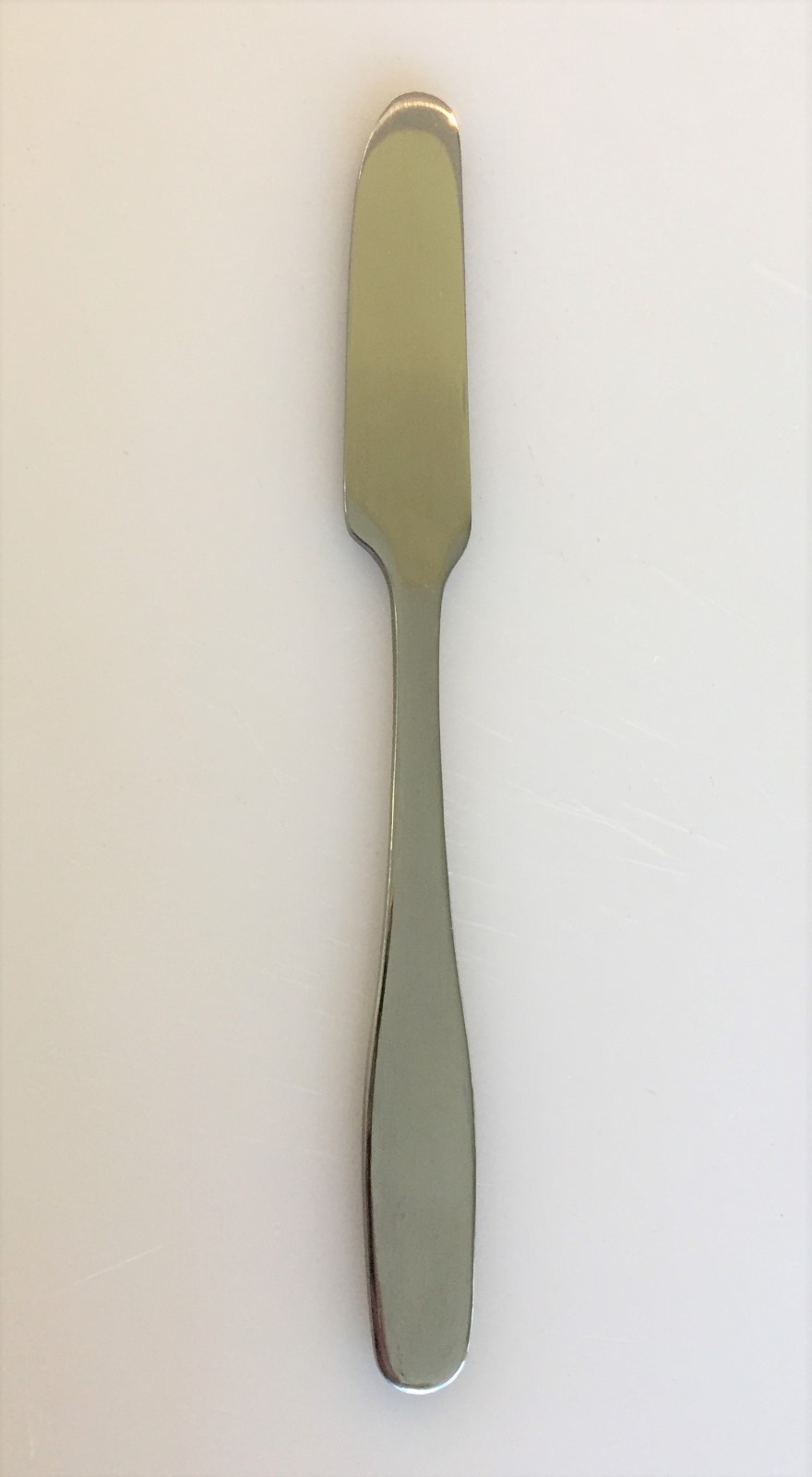 International Silver Flat Butter Spreader – Stainless Steel, 6-1/8 Inch, Scope Pattern