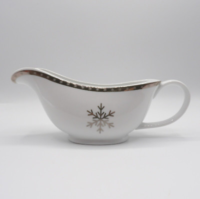 ARCTIC SOLSTICE SNOWFLAKE/FIRST FROST BY TARGET GRAVY BOAT EC