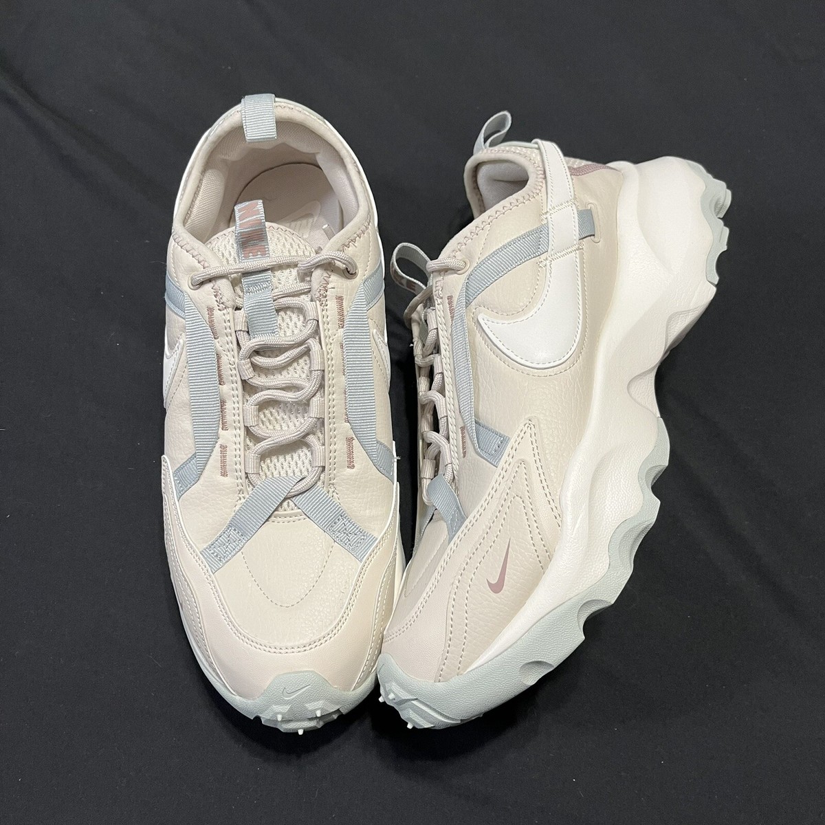 ★ナイキ★TC 7900★DD9682-110★Light Orewood Brown NEW Nike TC 7900 Light Orewood Brown / Taupe Shoes DD9682