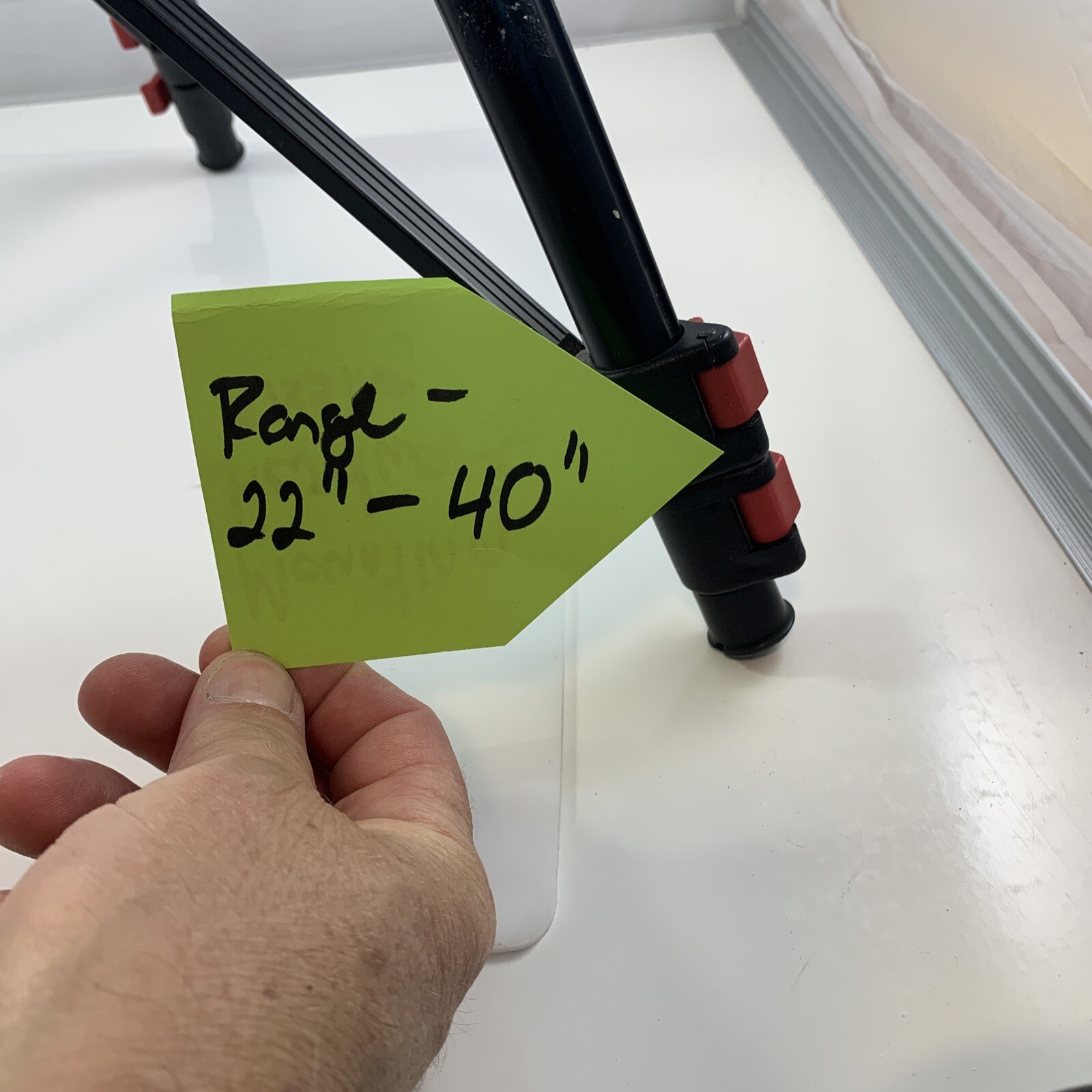 COASTAR Red Accent Model VTR40RA Spr Lt Tubular Camera Tripod 95