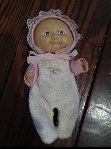 1985 Playmates Sunshine Kids Doll  6” pink white sleeper w/ bonnet bald - Bild 1 von 8