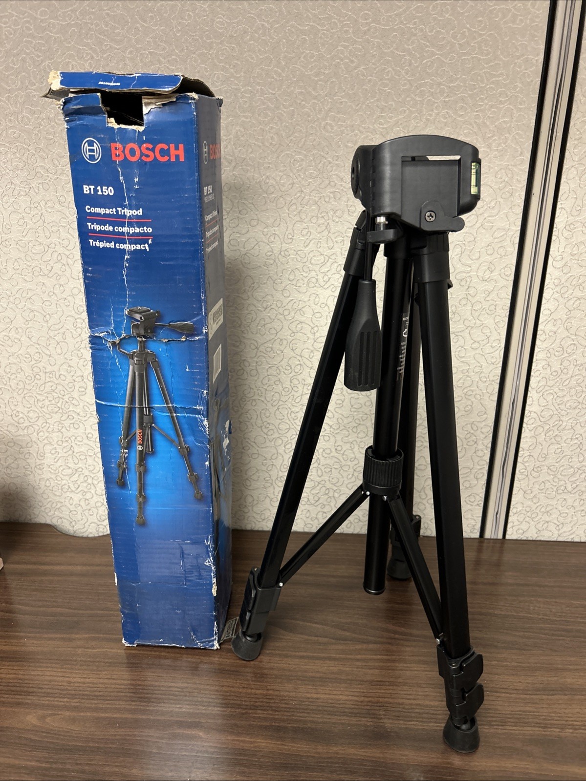 Bosch BT150 Compact Extendable Tripod With Adjustable Legs (READ)