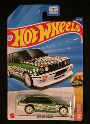 1) Hot wheels 2025 P case Super treasure huntBMW M3 Wagon