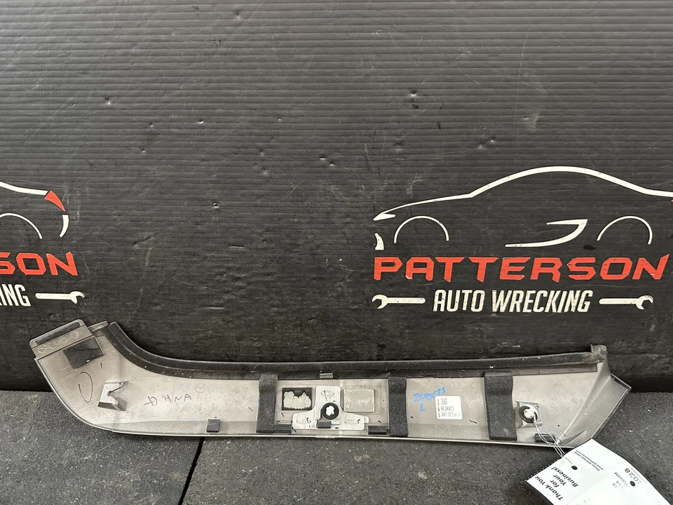 17-20 FIAT 124 SPIDER LEFT DRIVER SIDE WINDSHIELD TRIM MOULDING - Image 3 of 4