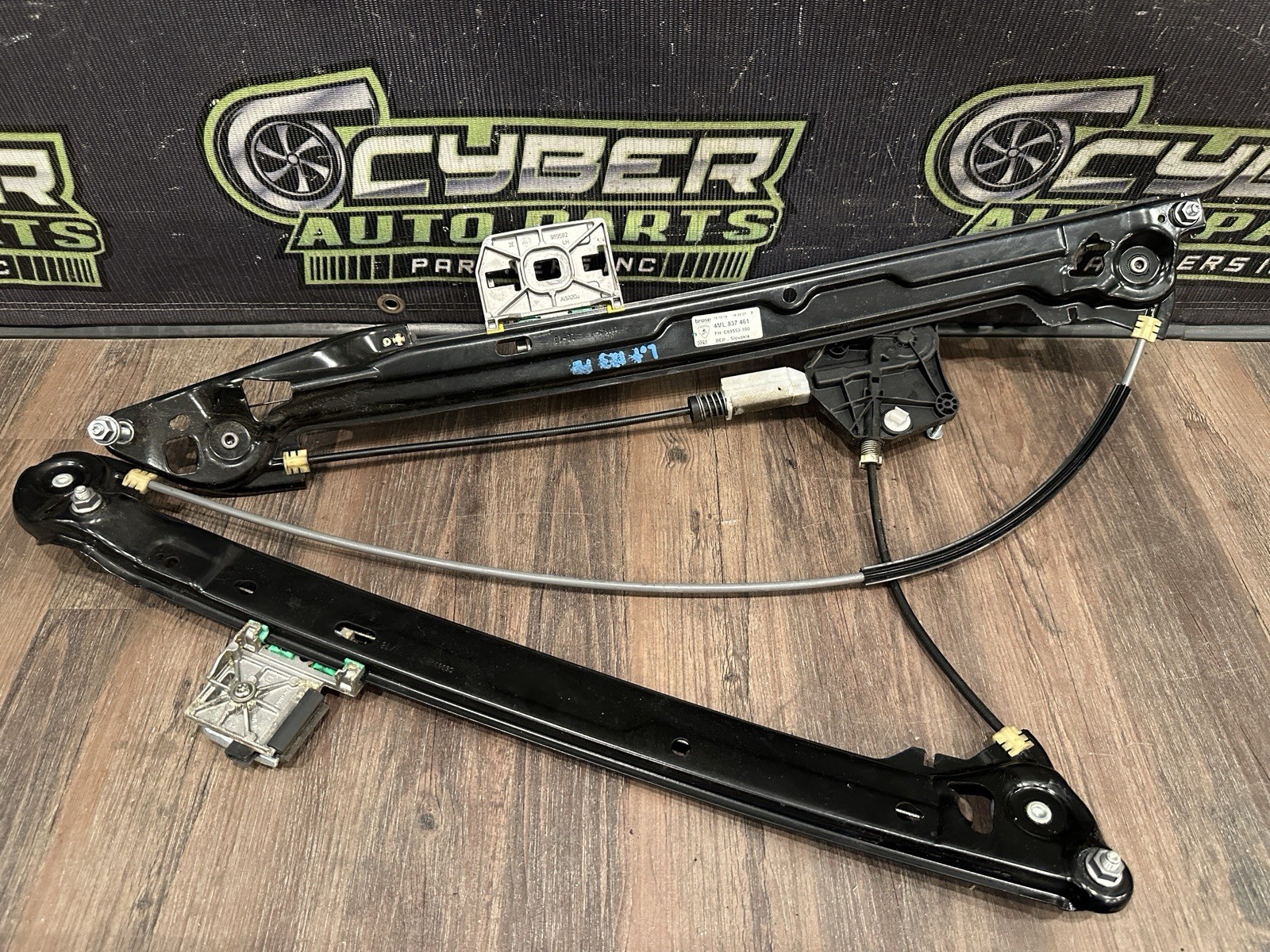 Lamborghini Urus 2018-2024 REAR+RIGHT Window regulator