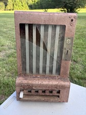 Ancien distributeur automatique de pièces de monnaie en métal Mills, pièces ou à restaurer