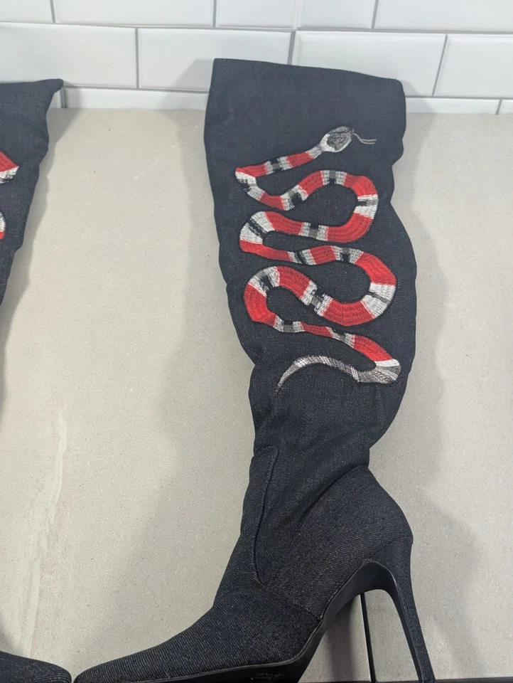 Botas femininas Cape Robbin jeans acima do joelho bordado cobra salto agulha 7 - Imagem 4 de 4