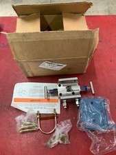 NEW IN BOX ROSEMOUNT TRANSMITTER MANIFOLD 0305RT32A11B1