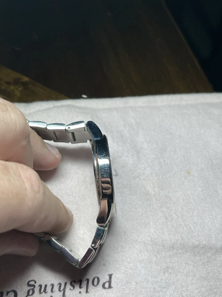 Citizen Eco-Drive esfera plateada J165-S086884 elegante cara lisa Foto 4 de 4