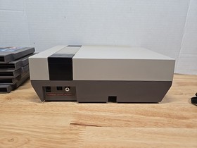 Nintendo NES Console 5 Games. Mario 1, 2, 3, Tetris Zapper New 72 Pin Connector 