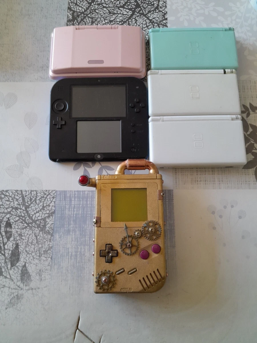 Lot De Consoles HS Pour Pièces - Non Fonctionnel, Vendu Pour Réparation Ou Pièces Détachées