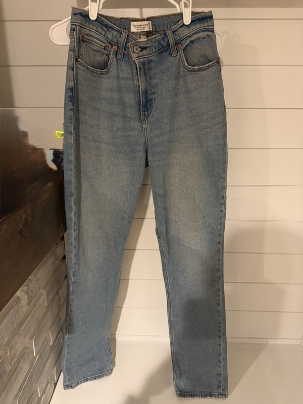 Abercrombie & Fitch Curve Love the 90's Slim Straight Ultra High Rise Size 28/6