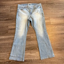 Levi Strauss Signature Mid Rise Bootcut Jeans Women  s 20 W35 L32 Light Wash
