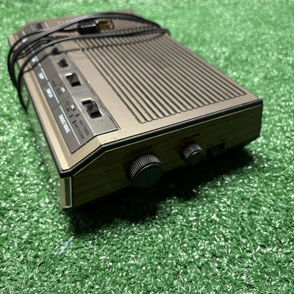 Vintage General Electric Alarm Clock AM FM Radio 7-4642B Blue Light WORKS TBT - Image 3 of 4