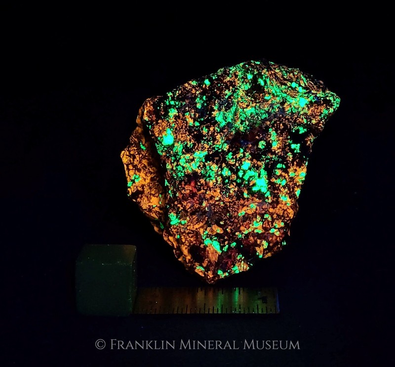 Wollastonite, willemite - Franklin, NJ - PRCE REDUCTION