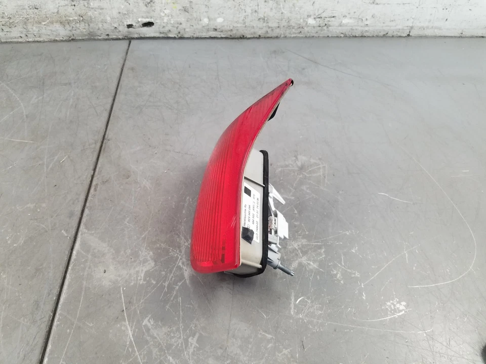 Luz trasera interior pasajero derecho Audi S4 B7 Avant 2006 #2021 J3 Foto 4 de 4