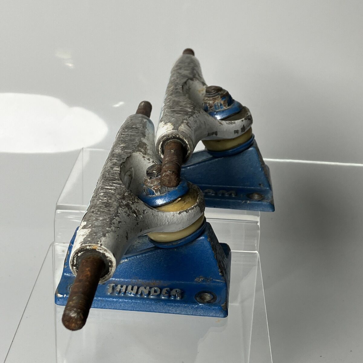 Mark Appleyard Thunder Team Skateboard Trucks White/Blue Mark Appleyard Thunder Team Skateboard Trucks White/Blue