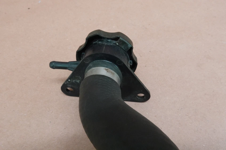 2001-2004 SUZUKI Intruder Volusia 800 VL800 THERMOSTAT CAP - Image 4 of 4