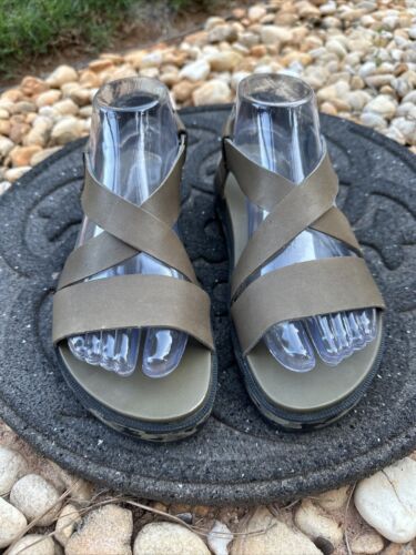 Sorel Roaming Criss Cross Leather Green Camo Black Strappy Sandals Women's 7.5 - Picture 2 of 7