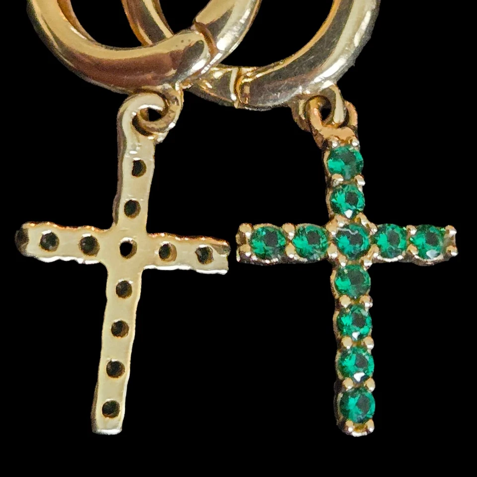 18K Yellow Gold Cross Hoop Earrings, 2.75g, 2.5cm, Green Zircons - Image 4 of 4