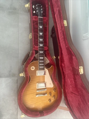 Gibson Les Paul Classic Electric Guitar - Honeyburst