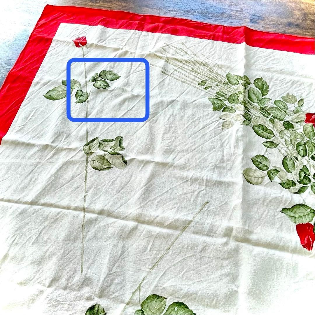 GUCCI Vintage Rose Print Large Silk Scarf in Red　82cm×80cm thumbnail 8